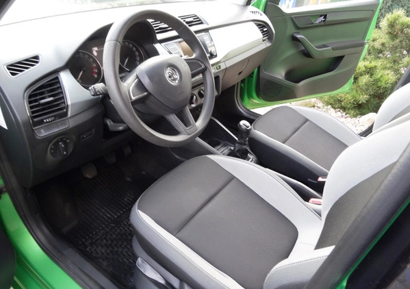 Skoda Fabia cena 28900 przebieg: 190000, rok produkcji 2016 z Płoty małe 301